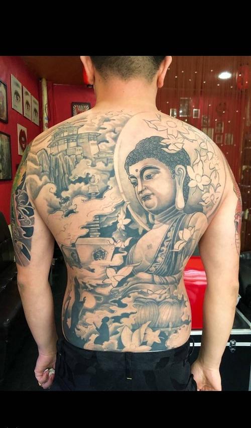 《旺哥作品》纹身图片_背部肩部新传统大日如来佛满背纹身图案